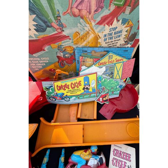 Rare 1966 Transogram CRAZEE CYCLE WACKY Motorcycle Rally Game Set Original Box. - Picture 14 of 16